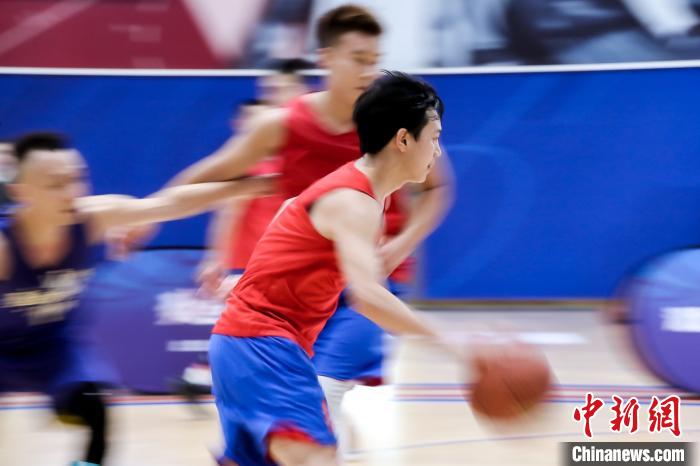 来自抗疫一线的医院、消防、高校、媒体代表队参与比赛 湖北省对外友好协会供图 摄